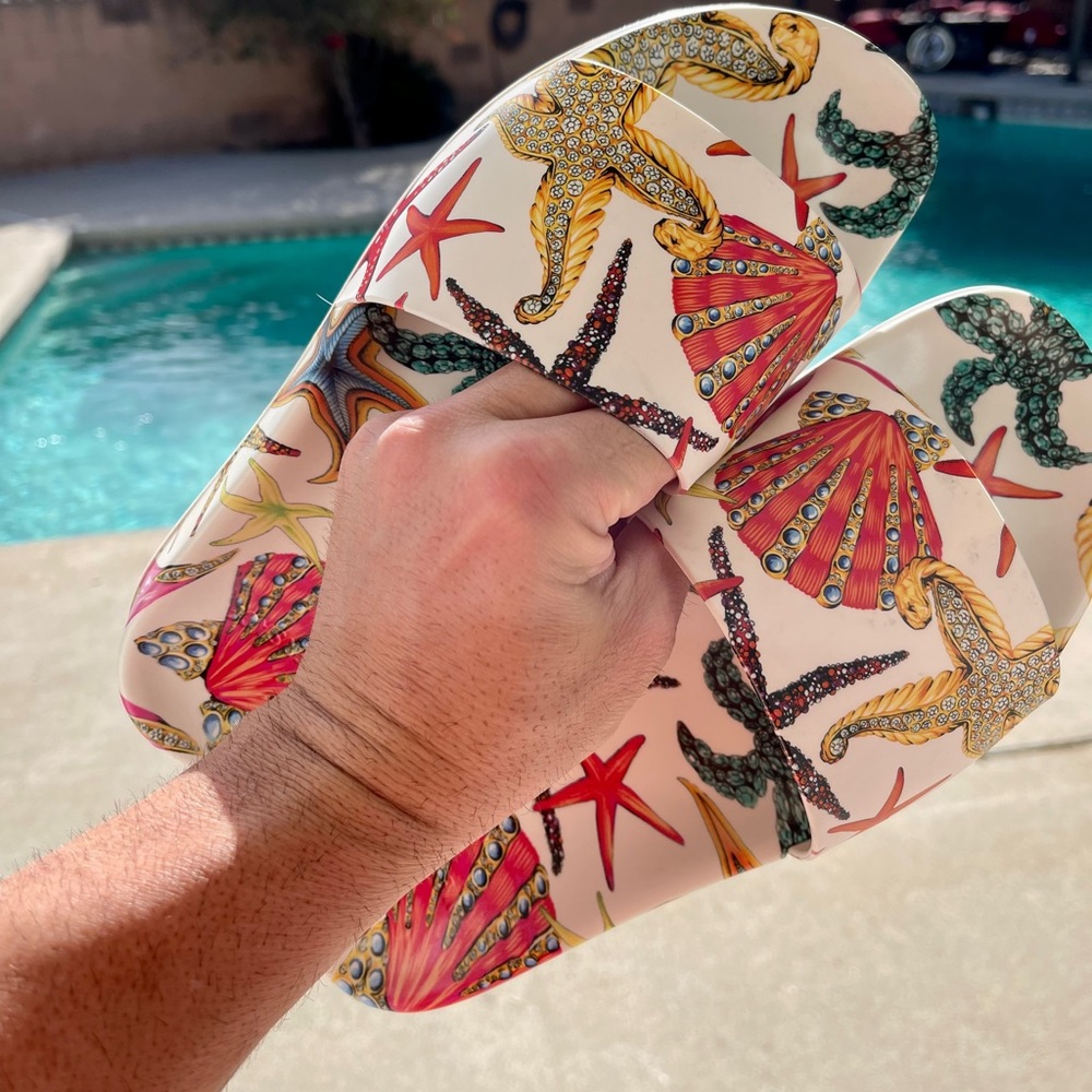 VERSACE MENS GOMMA PRINTED SANDALS